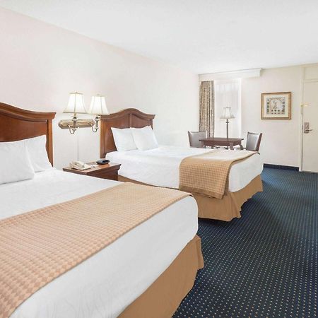 Baymont By Wyndham Rocky Mount I-95 Hotell Eksteriør bilde