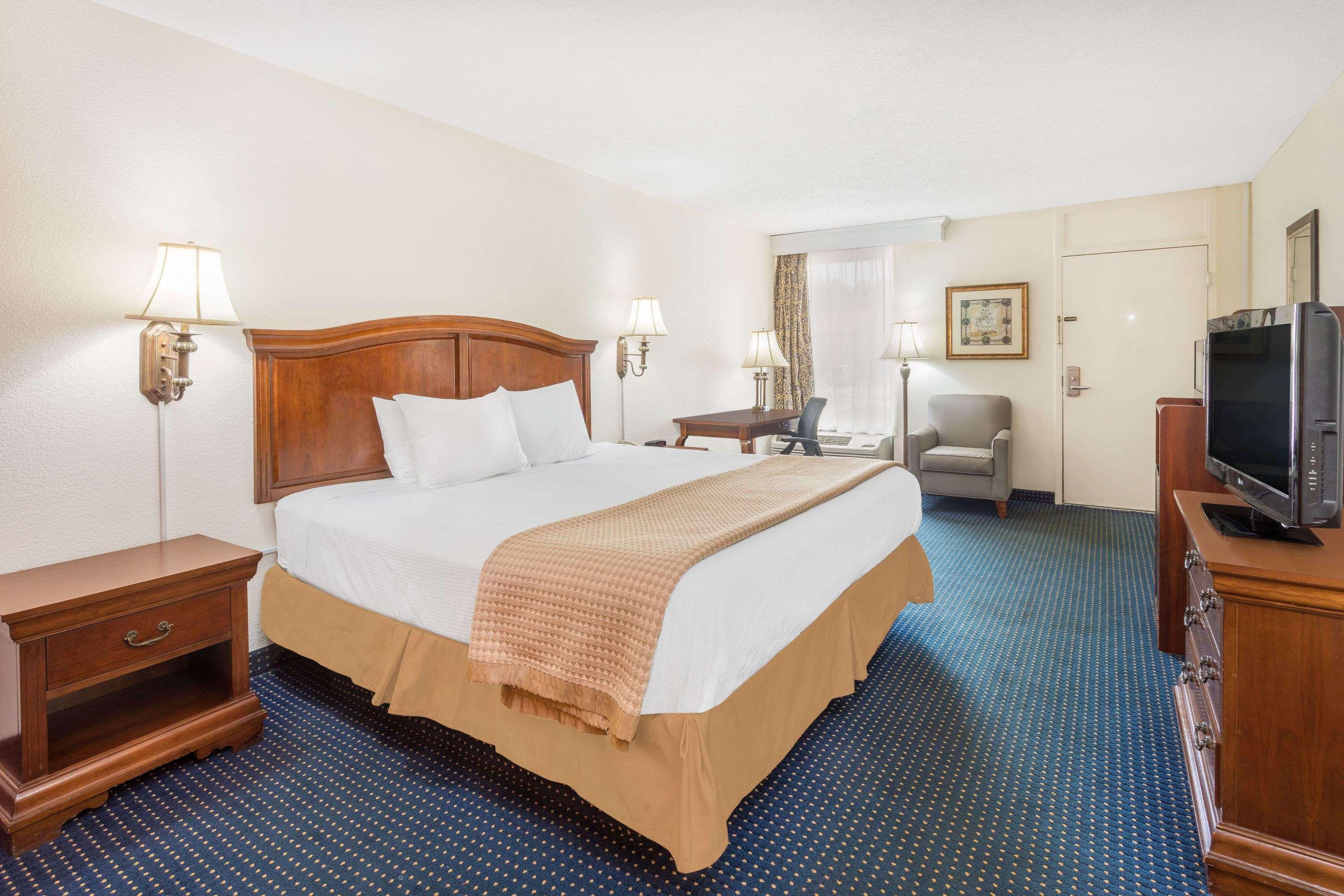Baymont By Wyndham Rocky Mount I-95 Hotell Eksteriør bilde