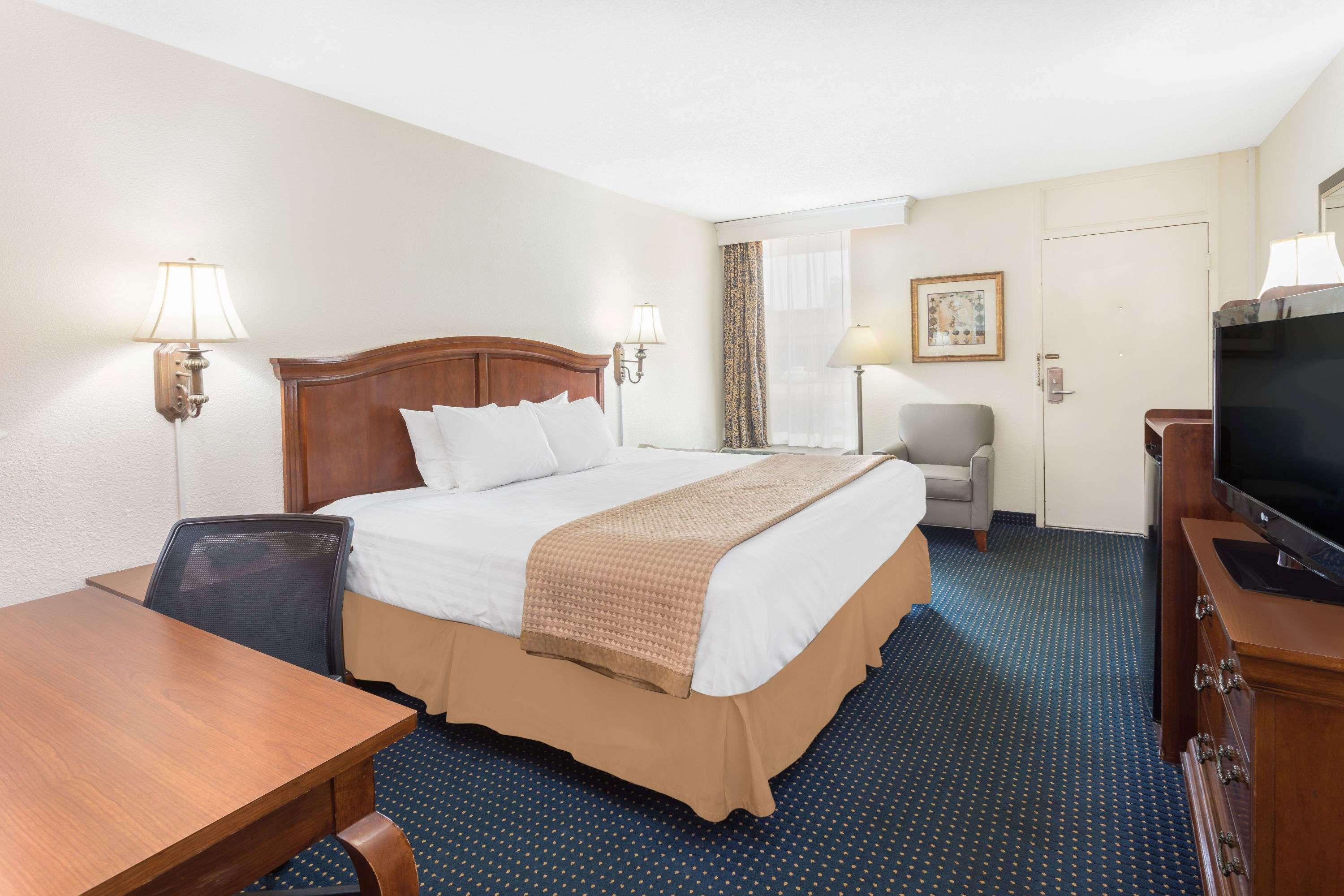 Baymont By Wyndham Rocky Mount I-95 Hotell Eksteriør bilde