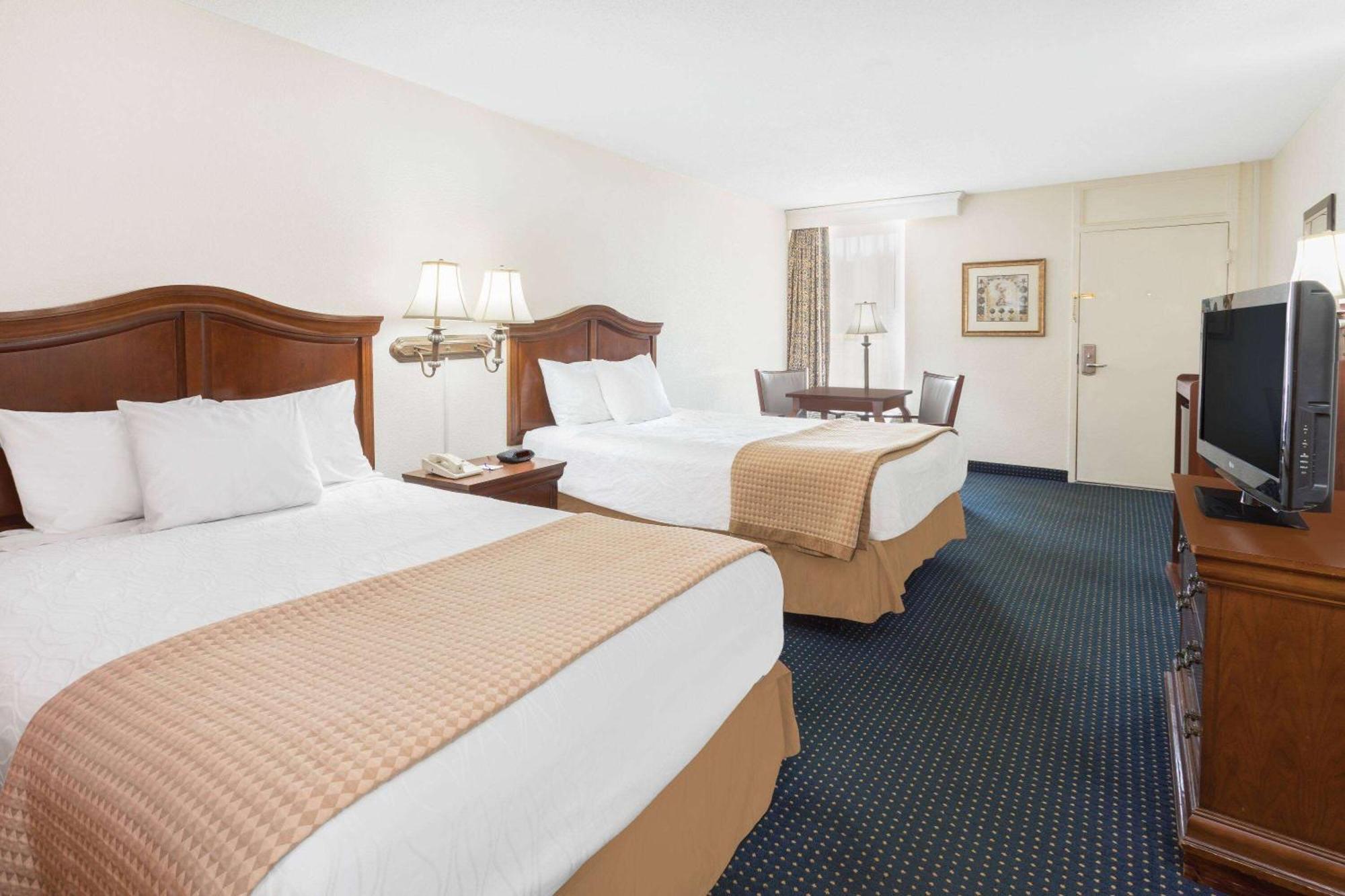 Baymont By Wyndham Rocky Mount I-95 Hotell Eksteriør bilde