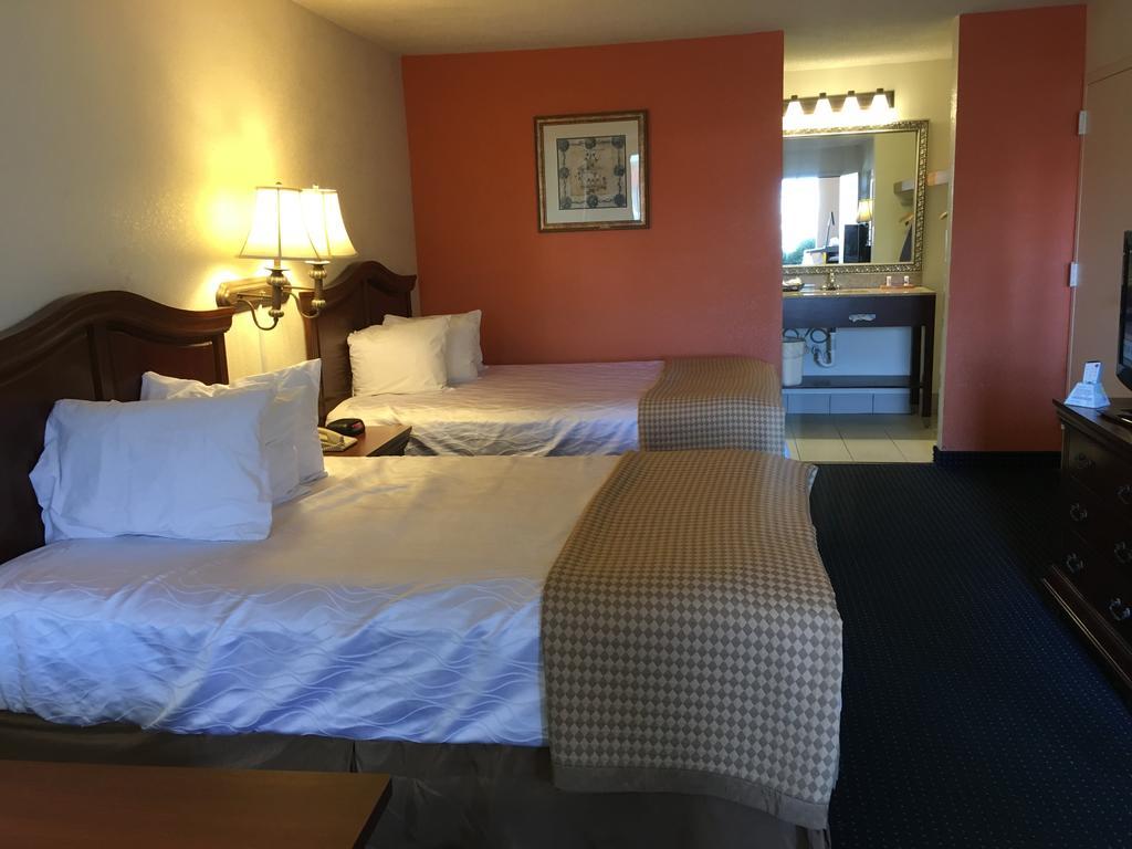 Baymont By Wyndham Rocky Mount I-95 Hotell Eksteriør bilde